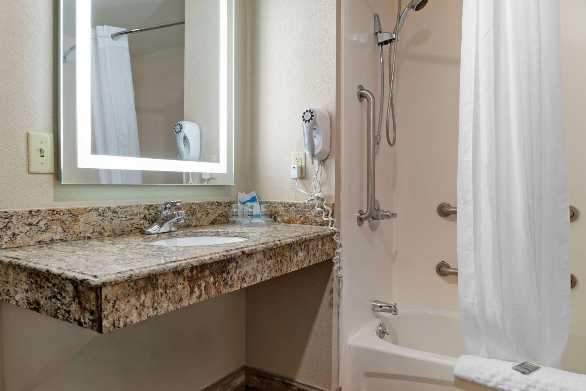 Best Western Executive Inn & Suites Grand Rapids Bagian luar foto